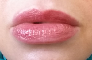 Honest Beauty Lip Gloss in Inspired Kiss - swatch